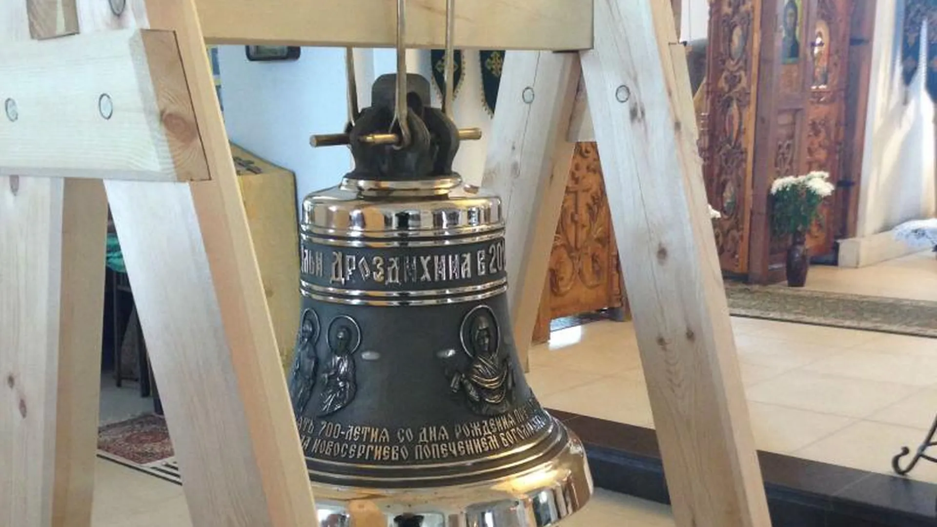В Ново-Сергиево доставили юбилейный колокол