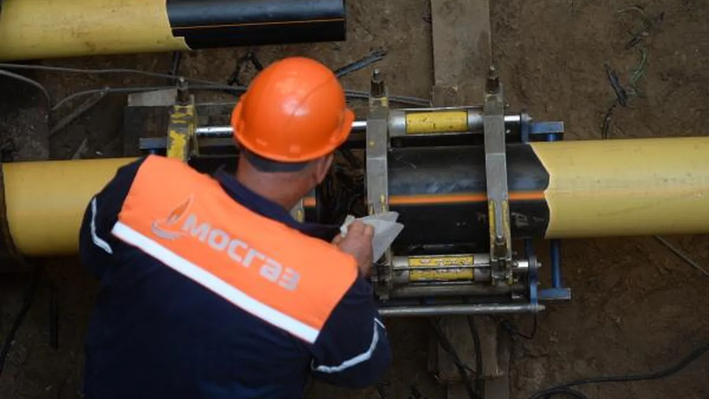 12 километров по газопроводу. Замена газопровода. Реконструкция трубопровода Москва. Полиэтиленовый газопровод. Строительство газопровода.