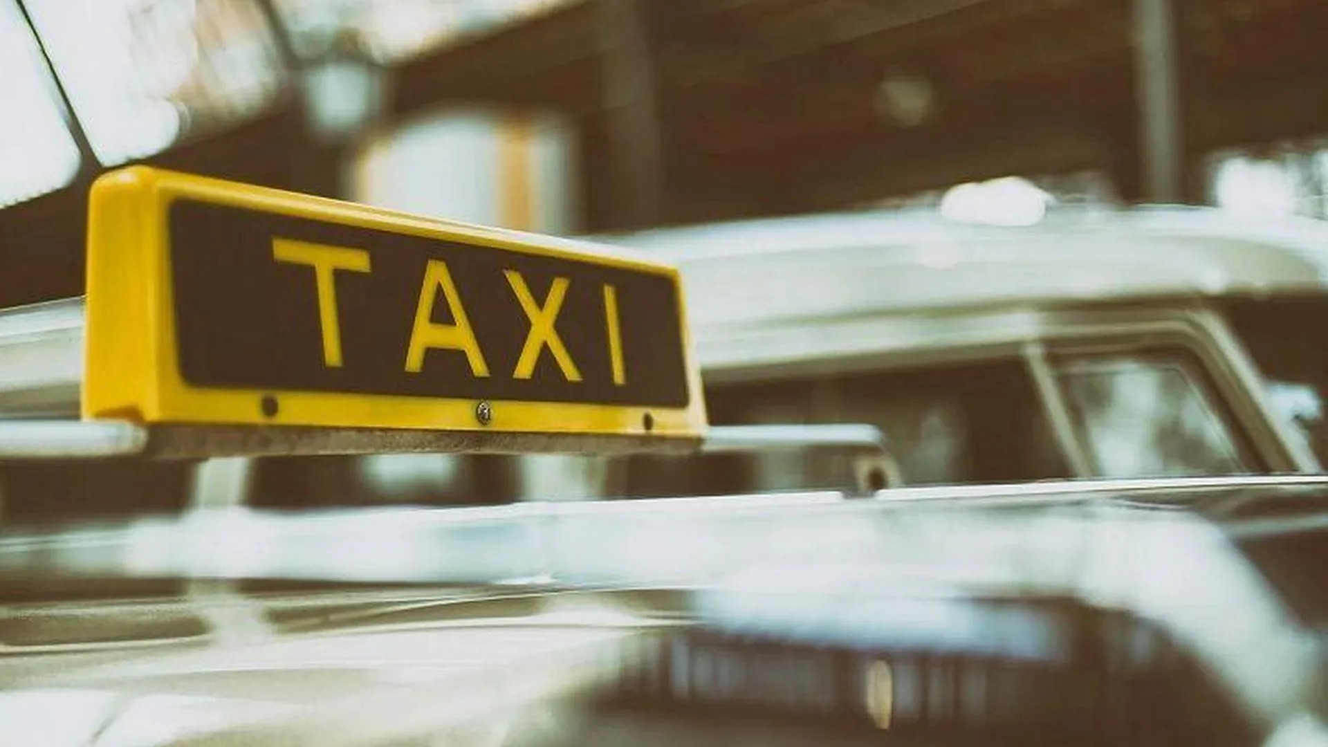 Жителей Лобни возмутило хамское поведение таксиста-нелегала