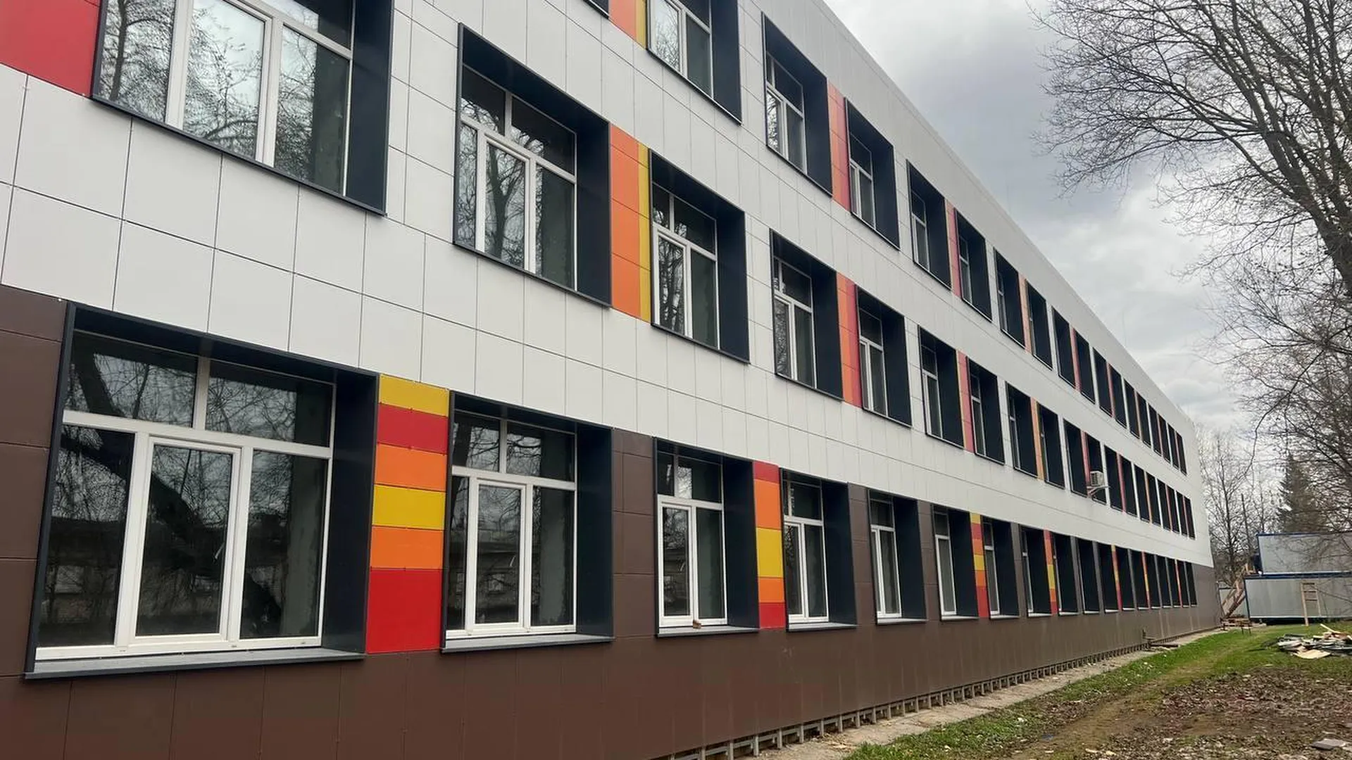 Капитальный ремонт школы продолжается в подмосковном Щелково