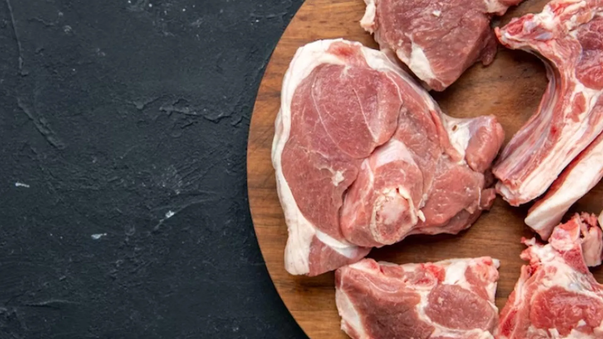 Понюхайте и надавите: как случайно не потратиться на несвежее мясо