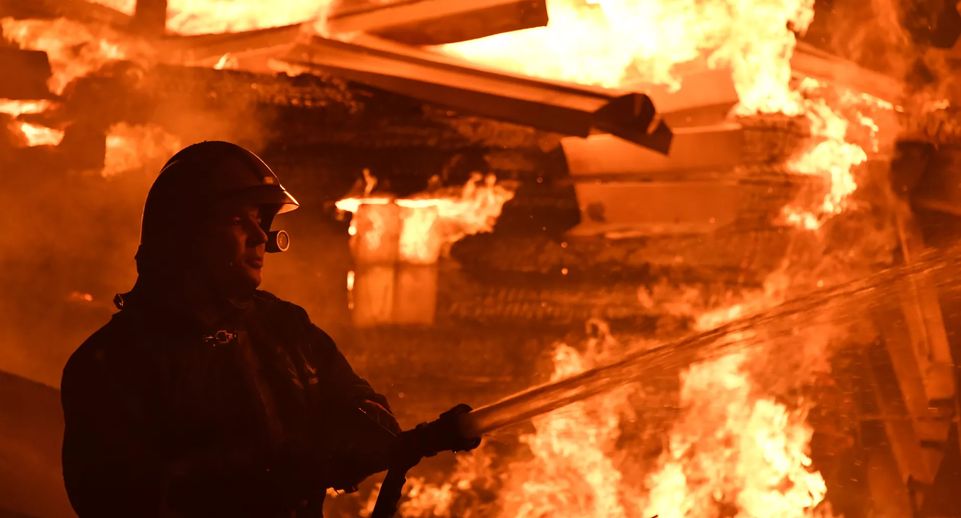 Пожар в Бурятии попал на видео очевидцев