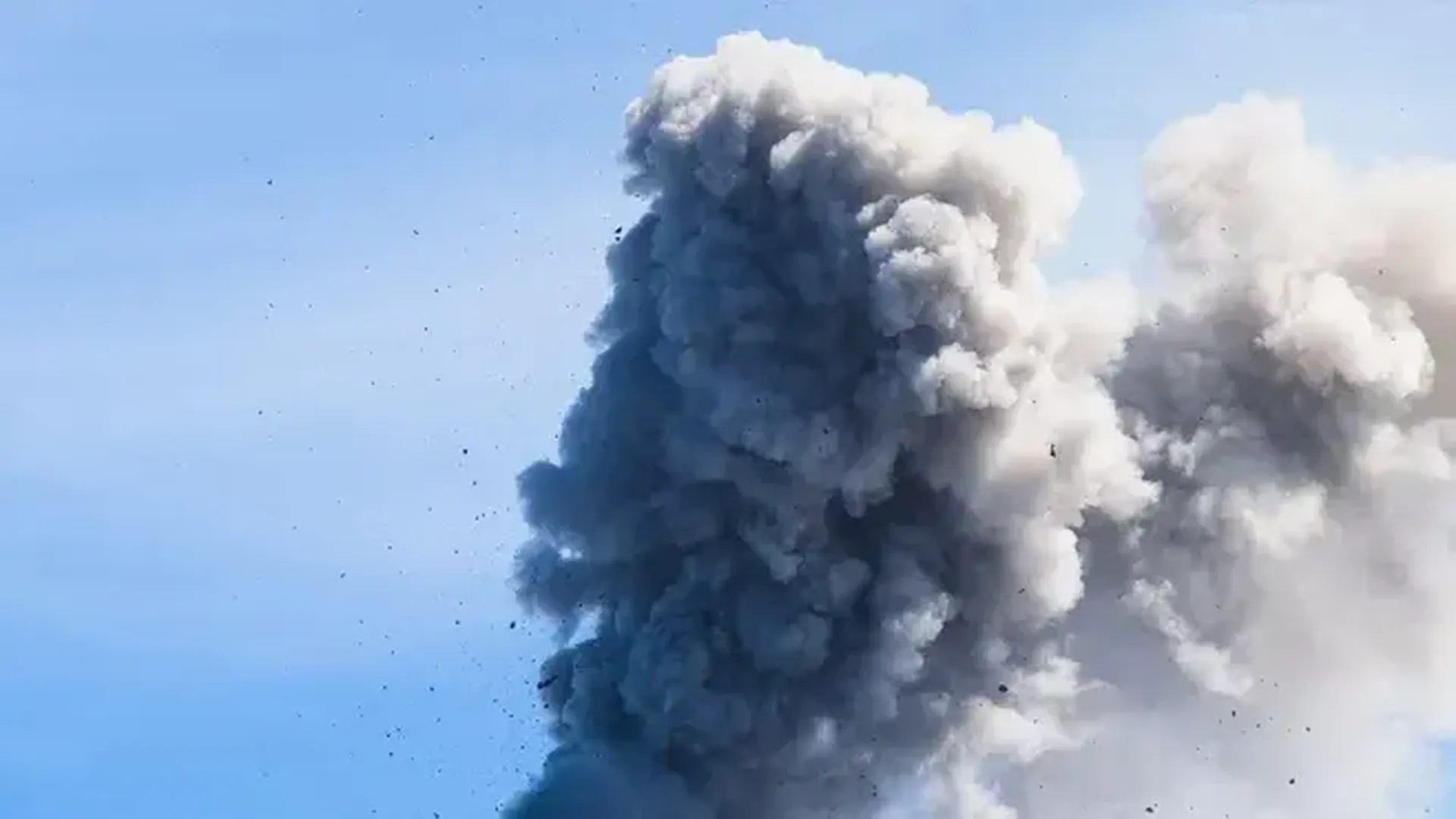 Взрывы раздались в Хмельницкой области Украины