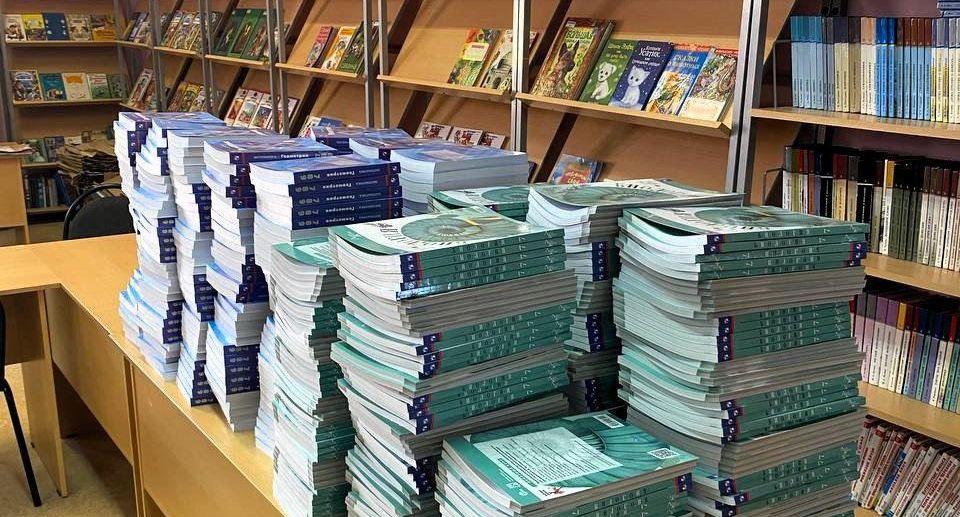 Школы в Лобне полностью обеспечат учебниками к 1 сентября