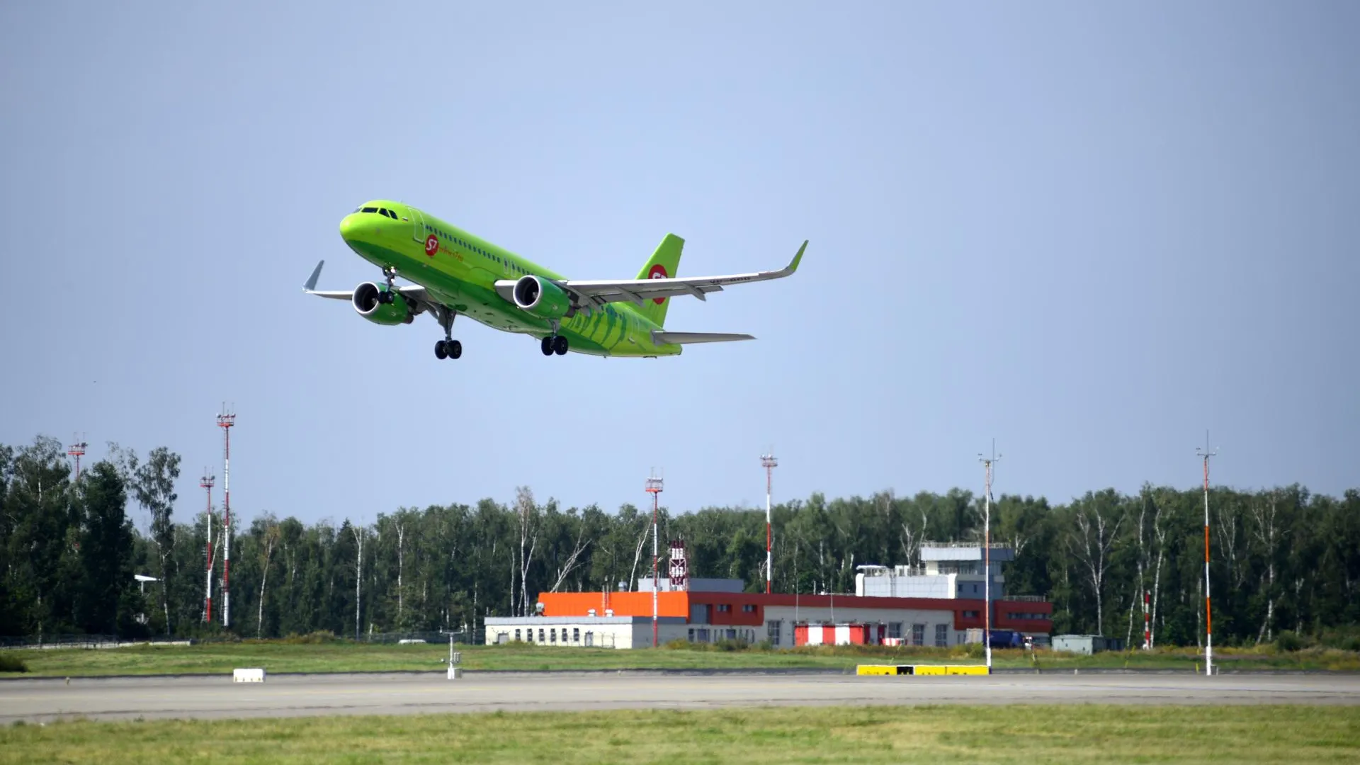 ФАС России расследует причины удорожания авиабилетов