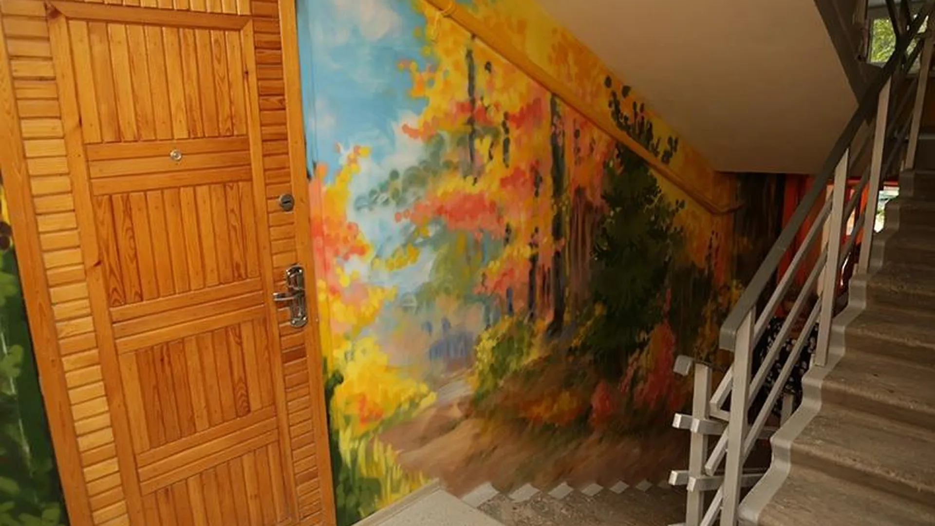 На все времена: уличные художники превратили дом в Раменском в картинную галерею