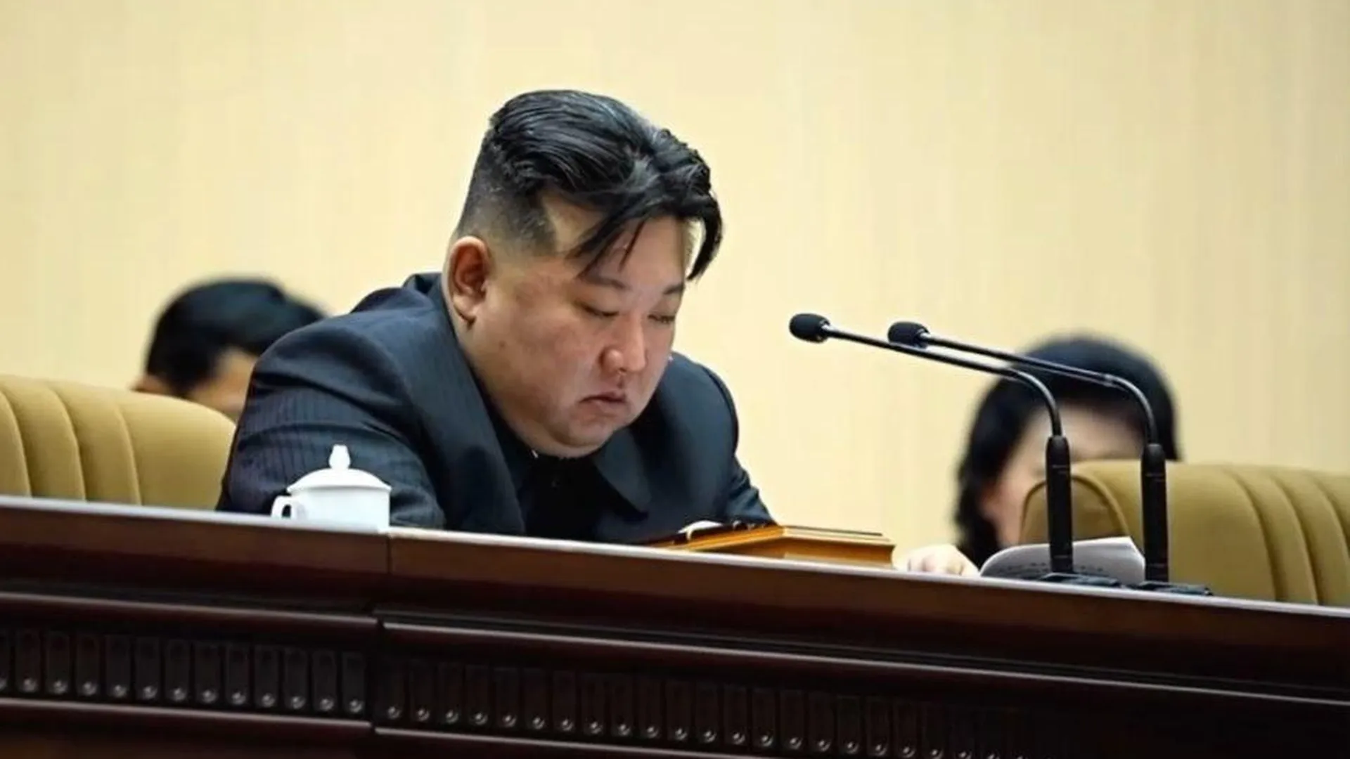 Ким Чен Ын пригрозил врагам КНДР незамедлительным ядерным ударом
