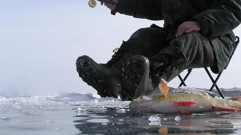 Рыбак из Ивантеевки провалился под лед и чуть не утонул