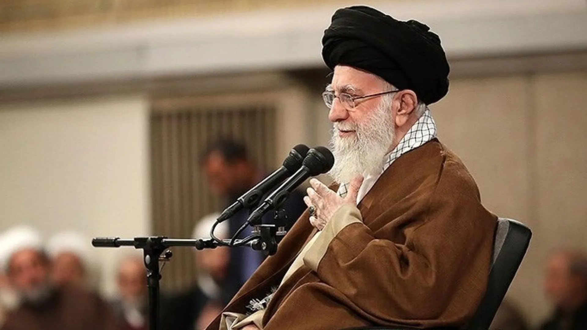 Аятолла Хаменеи заявил о бесполезности западных санкций в отношении Ирана