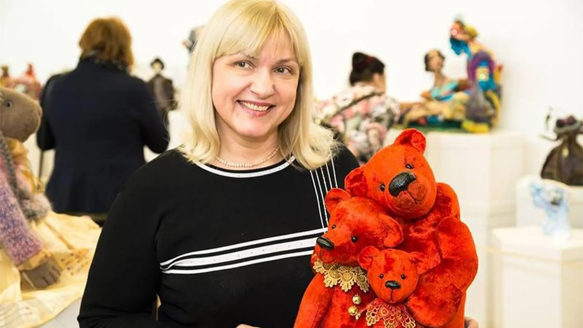 Тедди на экспорт: жительница Ликино-Дулево покорила мир плюшевыми медведями