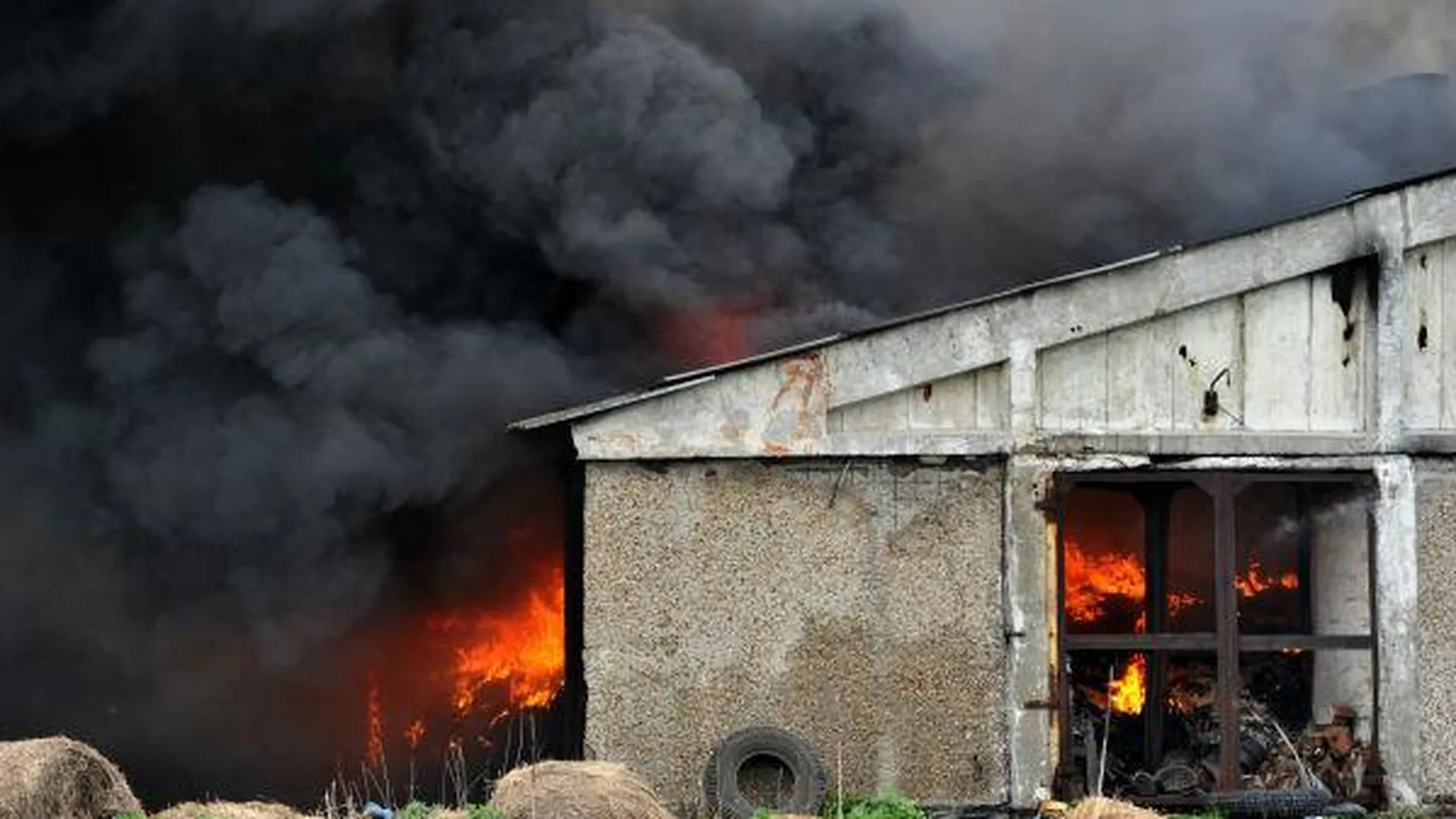 Пожар на складе техники и игрушек потушен в Раменском районе