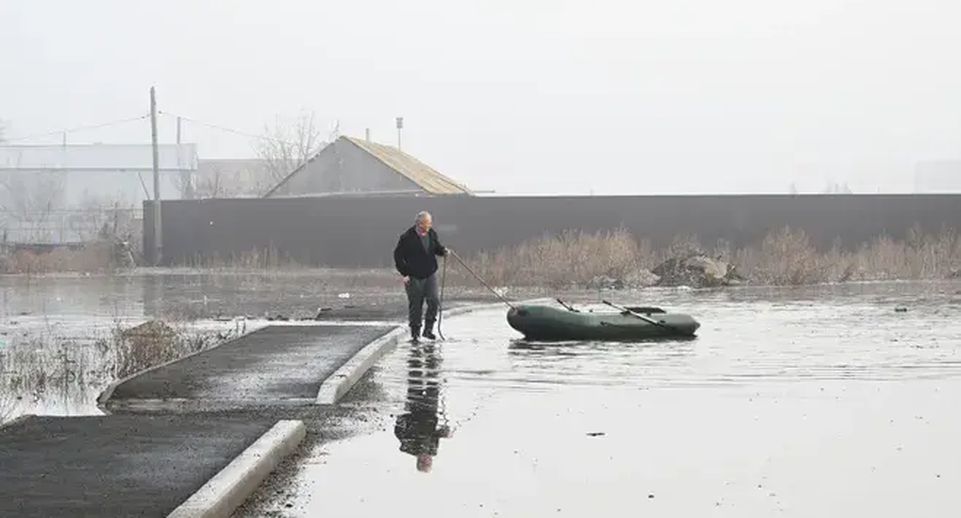 Река Ишим затопила дорогу к деревням Заборка и Тюлешов Бор под Тюменью