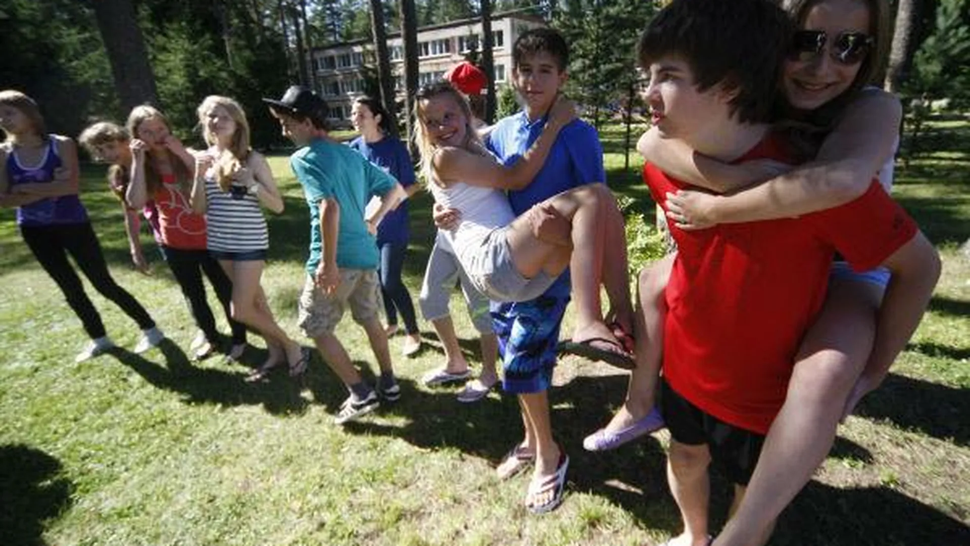 Более 300 школьников области отдохнут в летних лагерях в Котельниках