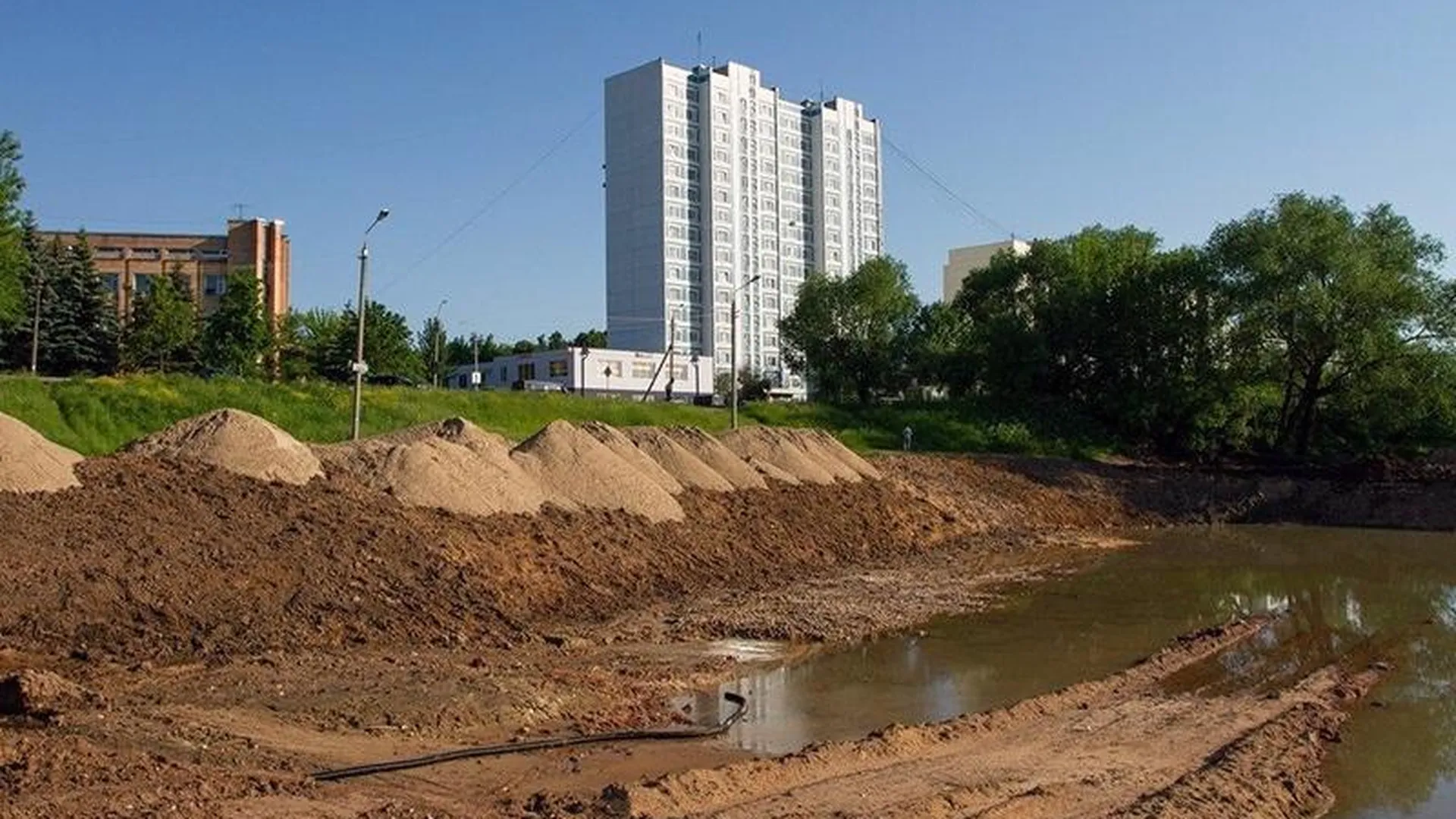Тайны Серпейского пруда: жители строят версии о кирпичной кладке на дне водоема