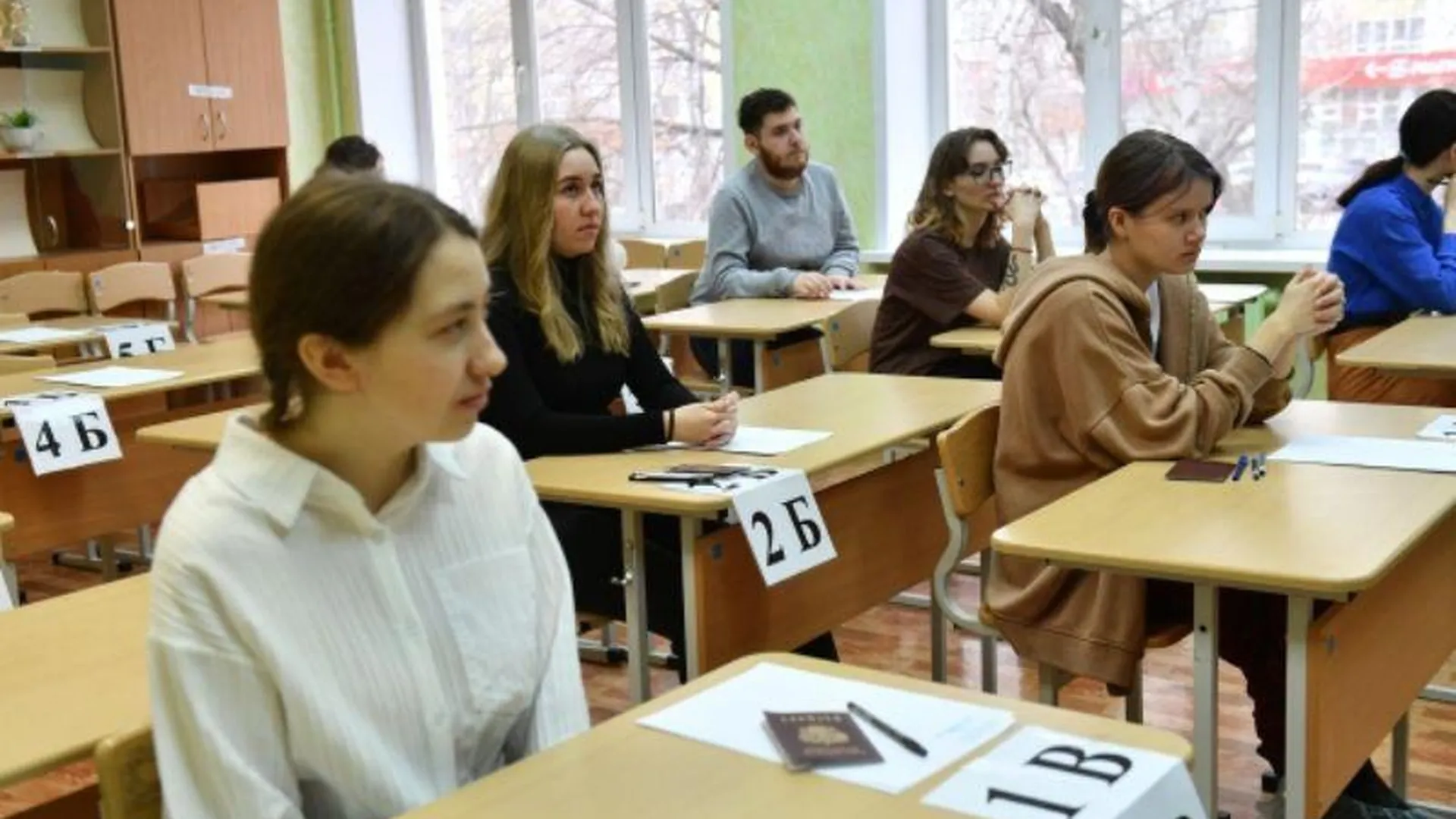 Первые экзамены досрочного периода сдачи ЕГЭ прошли в Подмосковье