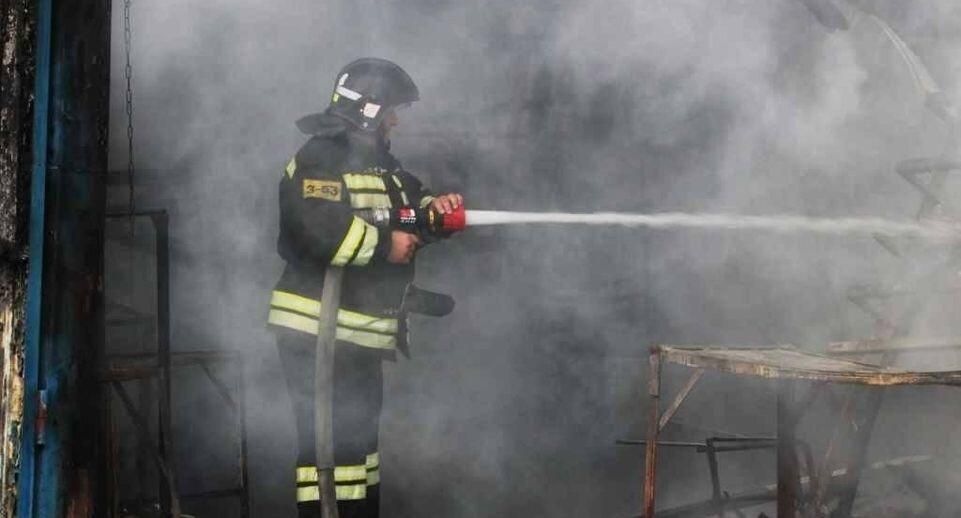 МЧС сообщило о локализации пожара в торговом центре в Невинномысске