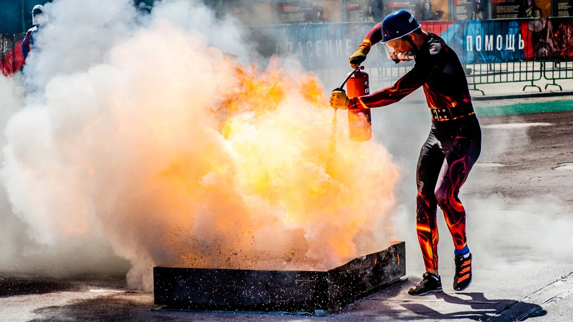В соревнованиях по пожарно-спасательному спорту в Подмосковье будут участвовать 15 команд
