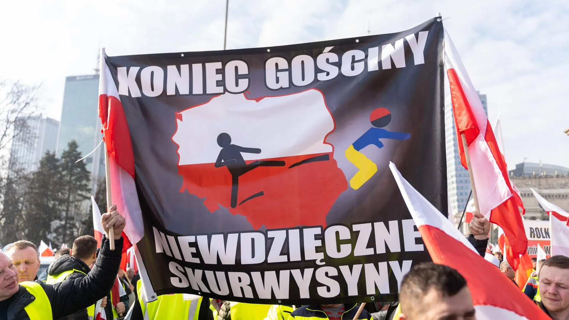 Красноречивый плакат польских фермеров по поводу украинского зерна на территории ЕС