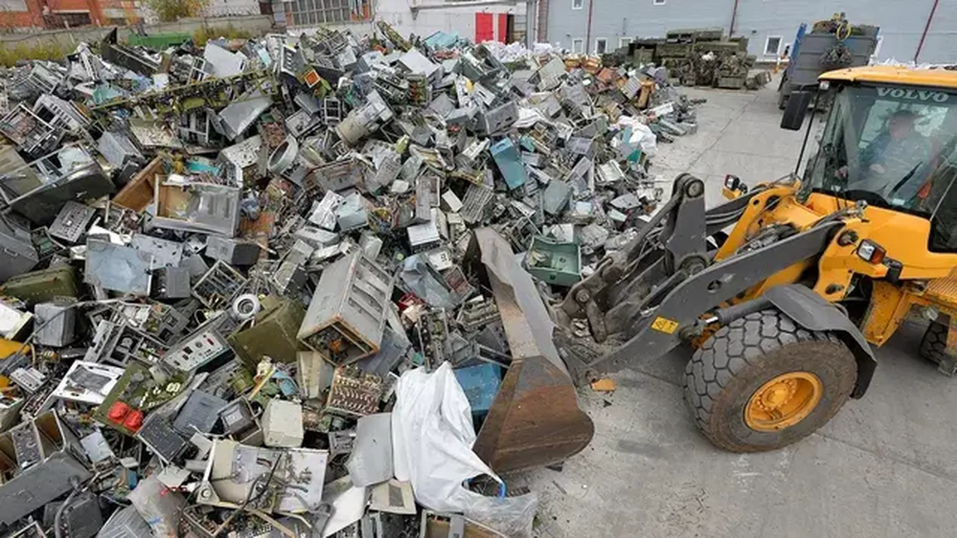 Правительство продлило ограничение на вывоз отходов лома и драгметаллов