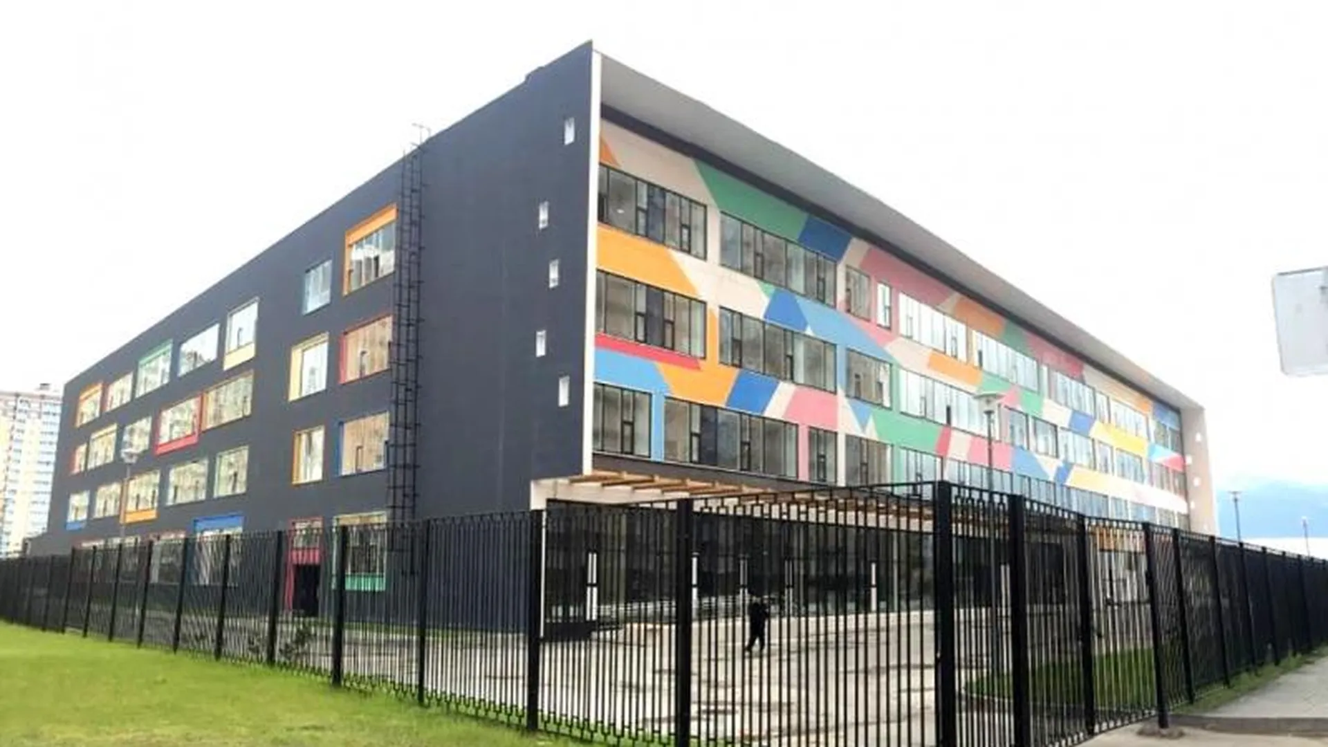 Школу на 1100 мест с медиатекой и тренажерным залом построили в Люберцах