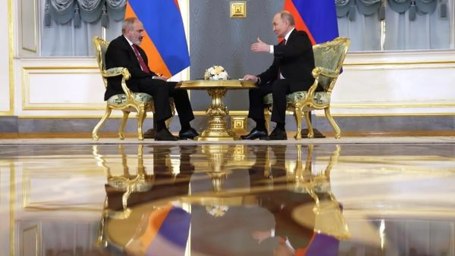 Путин и Пашинян договорились по дислоцированным в Армении российским военным