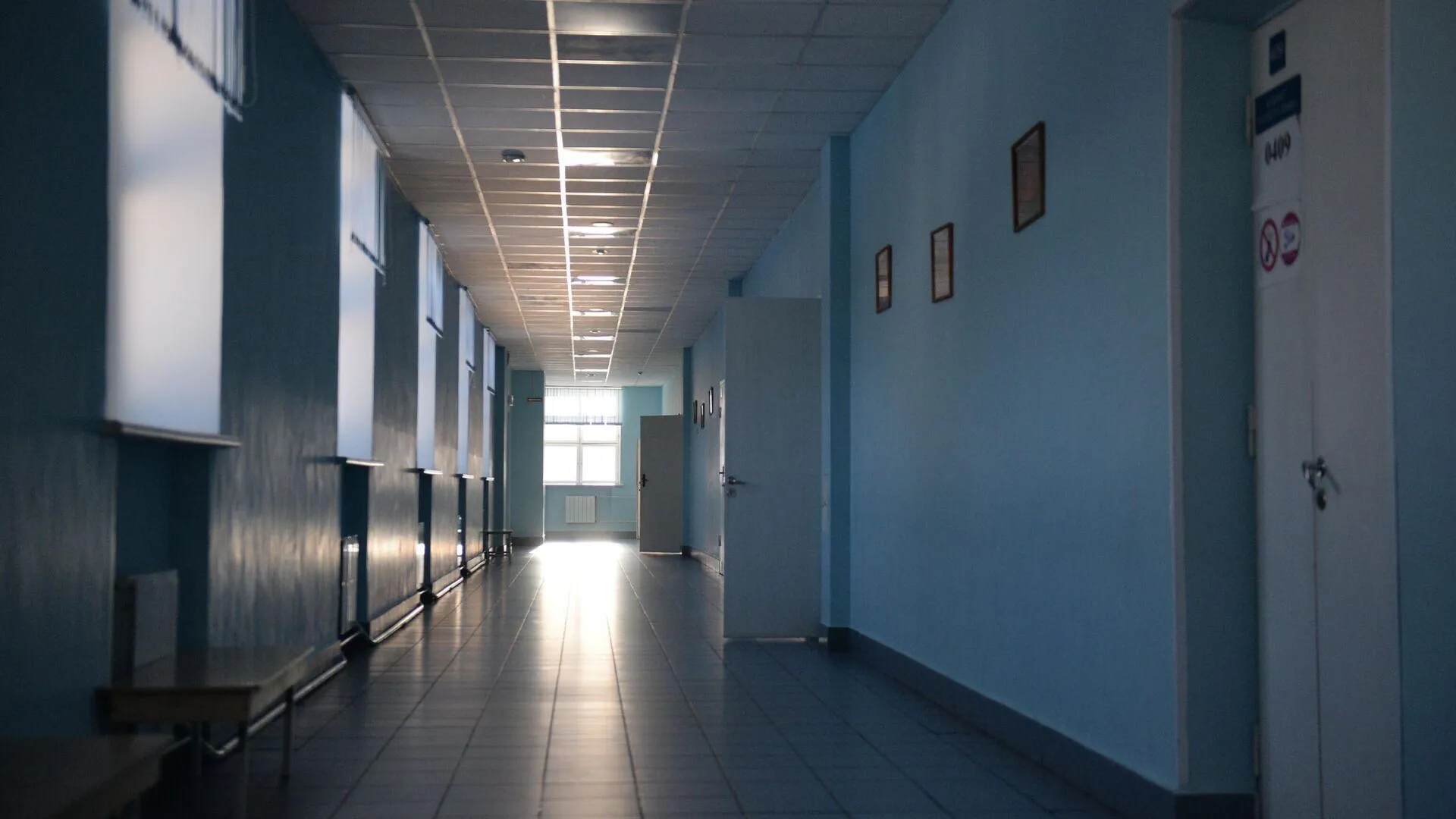 Занятия в школах Севастополя отменили после массированной атаки БПЛА