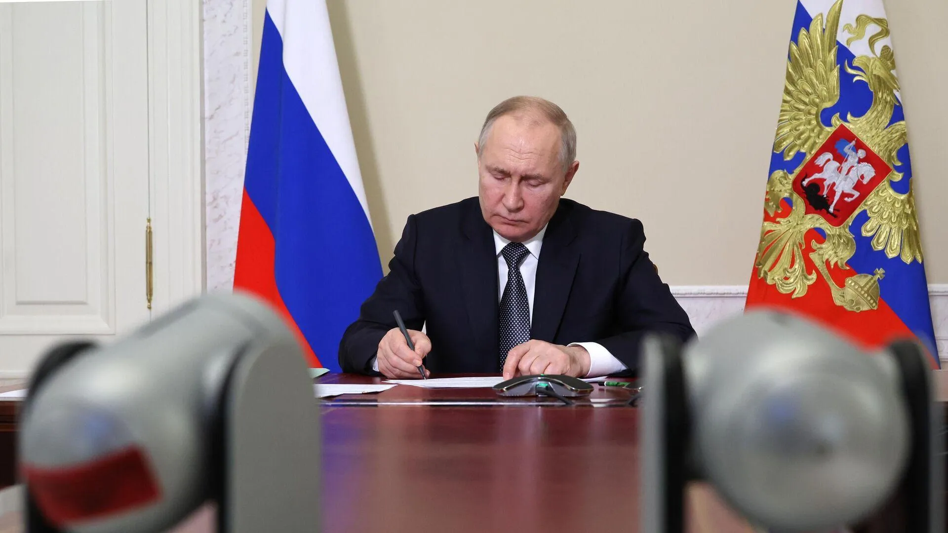 Путин подписал указы о новых главах некоторых российских регионов
