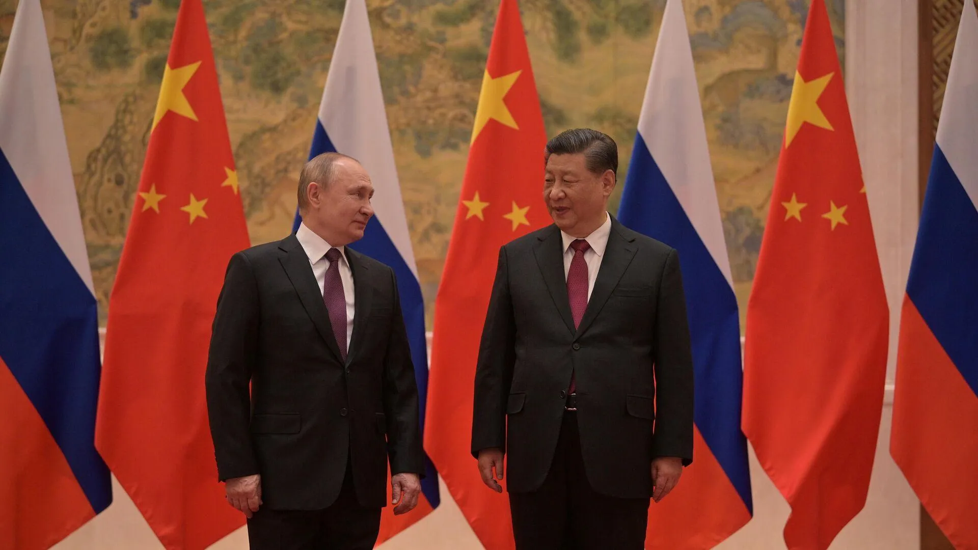 «Не бросит». Запад забил тревогу из-за визита Путина в Китай