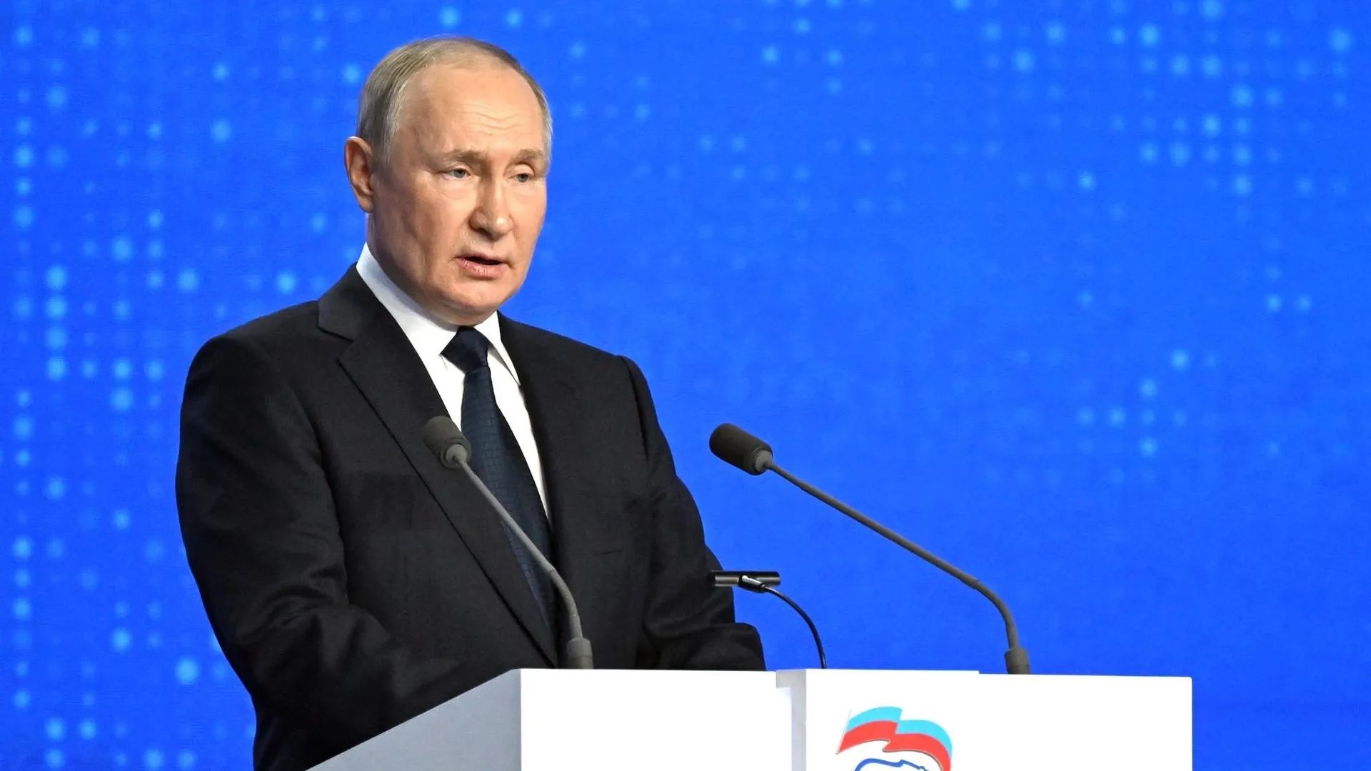 Съезд «Единой России» единогласно поддержал кандидатуру Путина на выборах