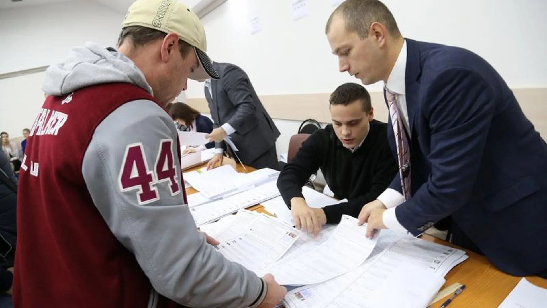 Двенадцать тысяч человек контролировали ход голосования в Подмосковье