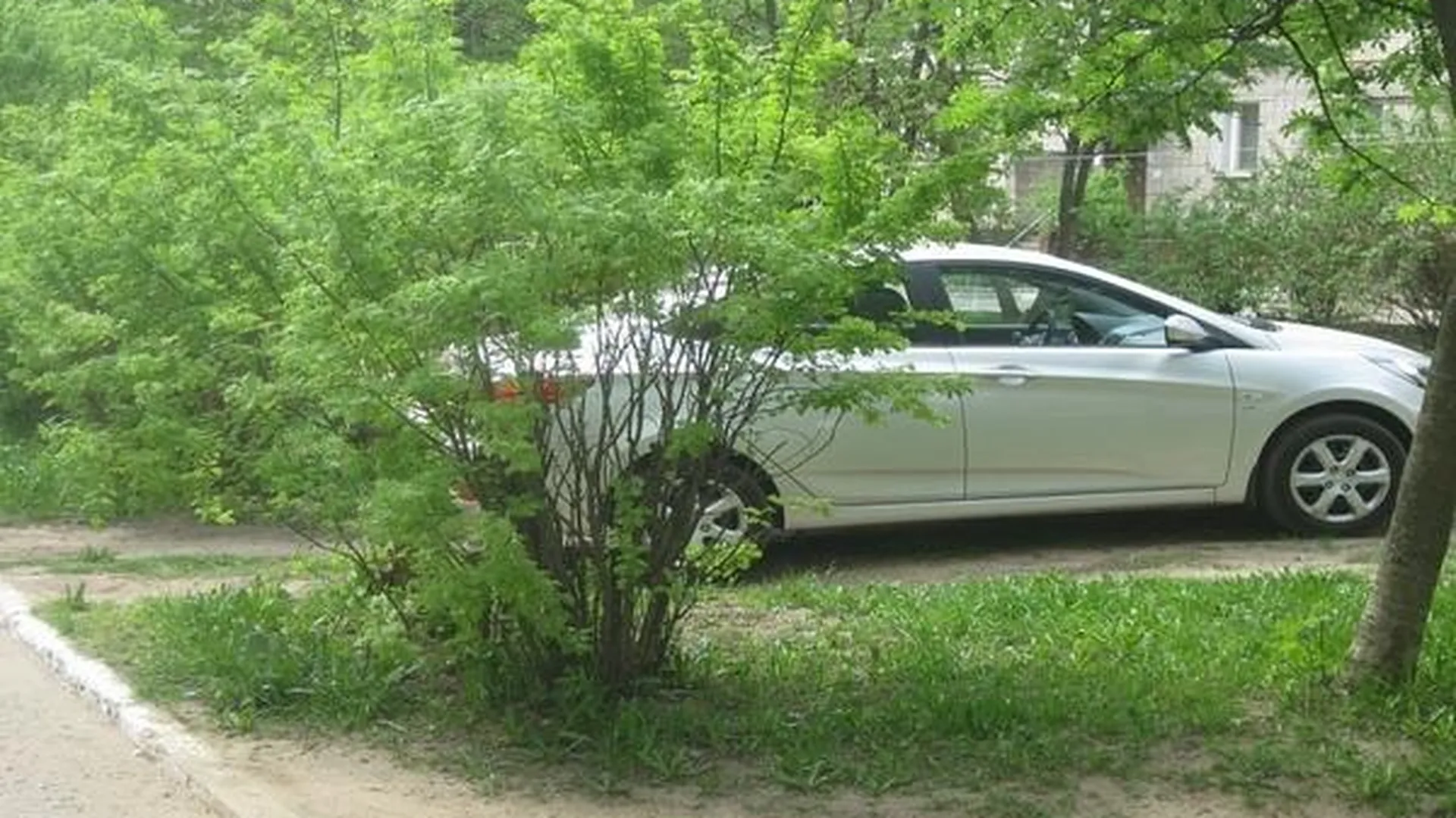 Более 200 случаев парковки на газонах устранили в Ступино