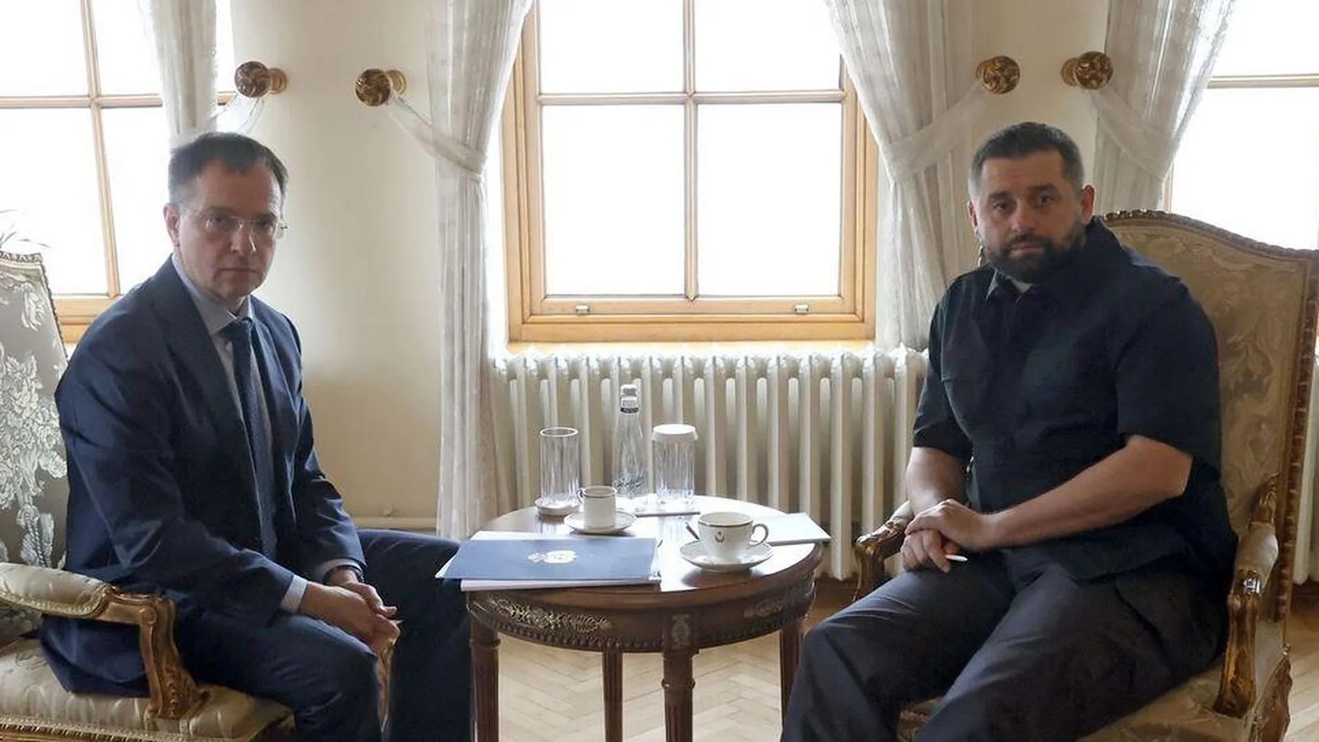 Помощник президента РФ Владимир Мединский и представитель Украины Давид Арахамия во время встречи в ходе российско-украинских переговоров в Стамбуле