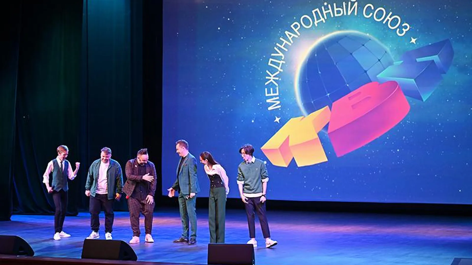Концерт с участием звезд КВН прошел в Мытищах для беженцев из Донбасса