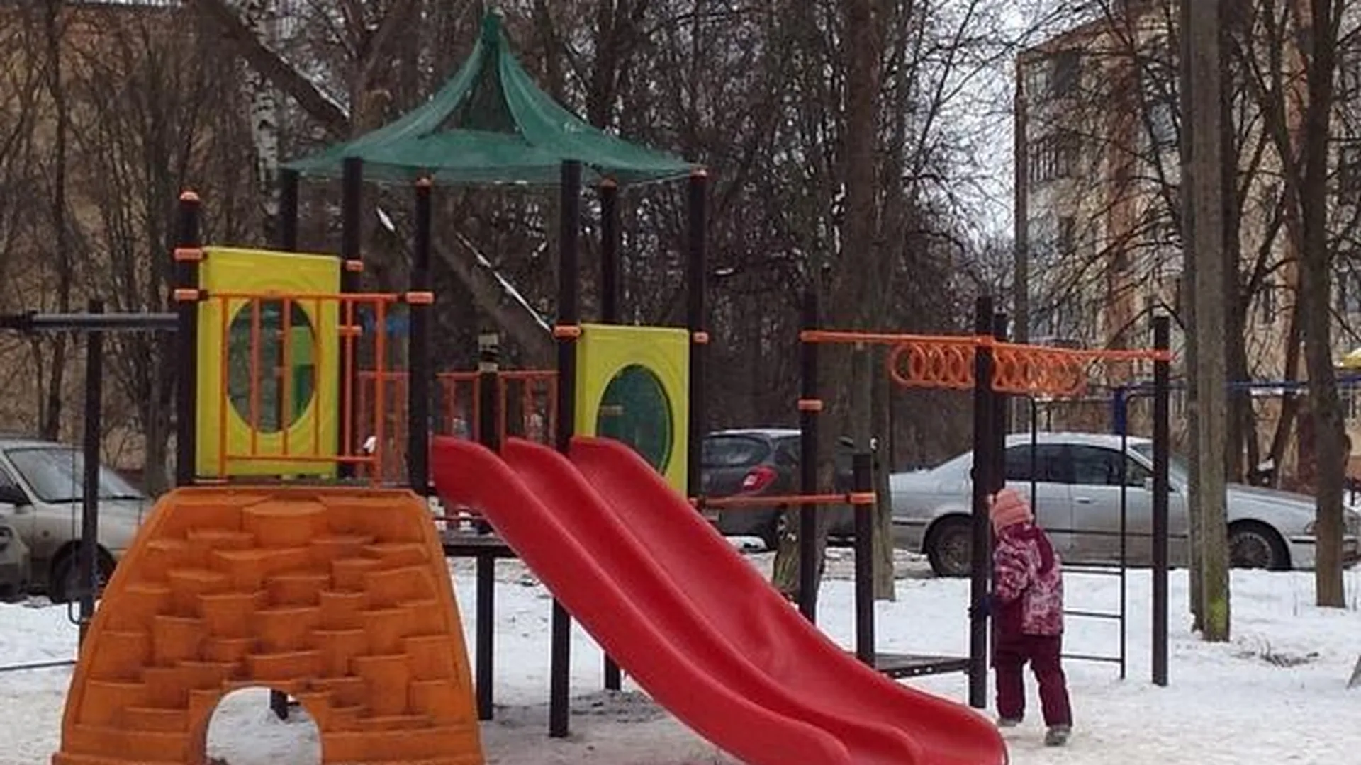 Бесхозные детские площадки в Хотьково обрели владельцев