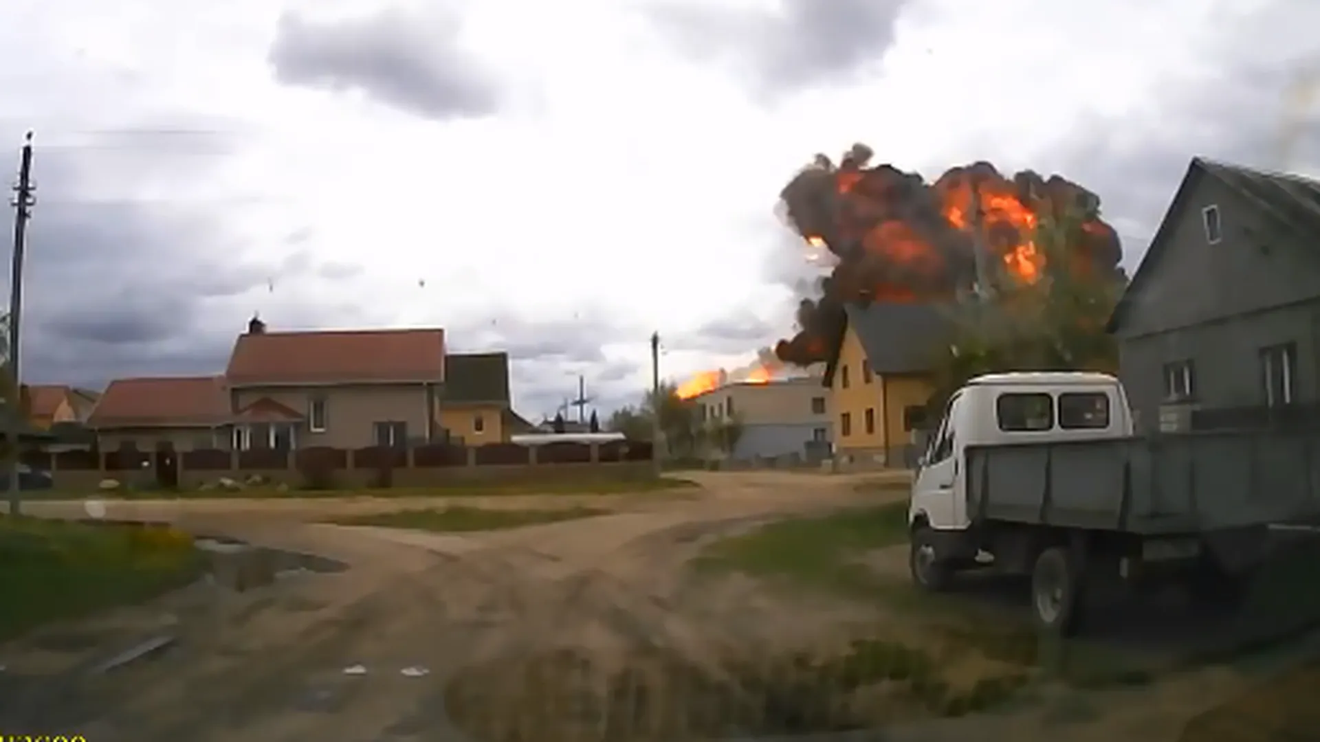 Момент крушения военного Як-130 в Белоруссии снял видеорегистратор