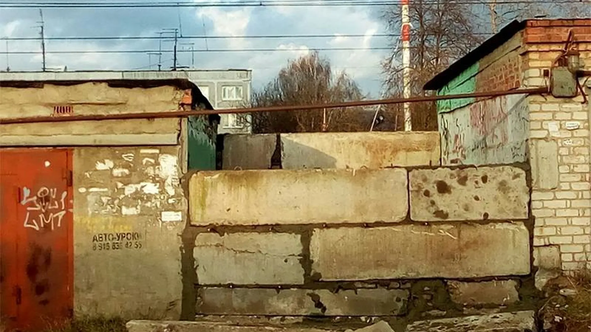 «Народную тропу» через ж/д пути в Жуковском закрыли бетонными блоками из-за гибели человека 
