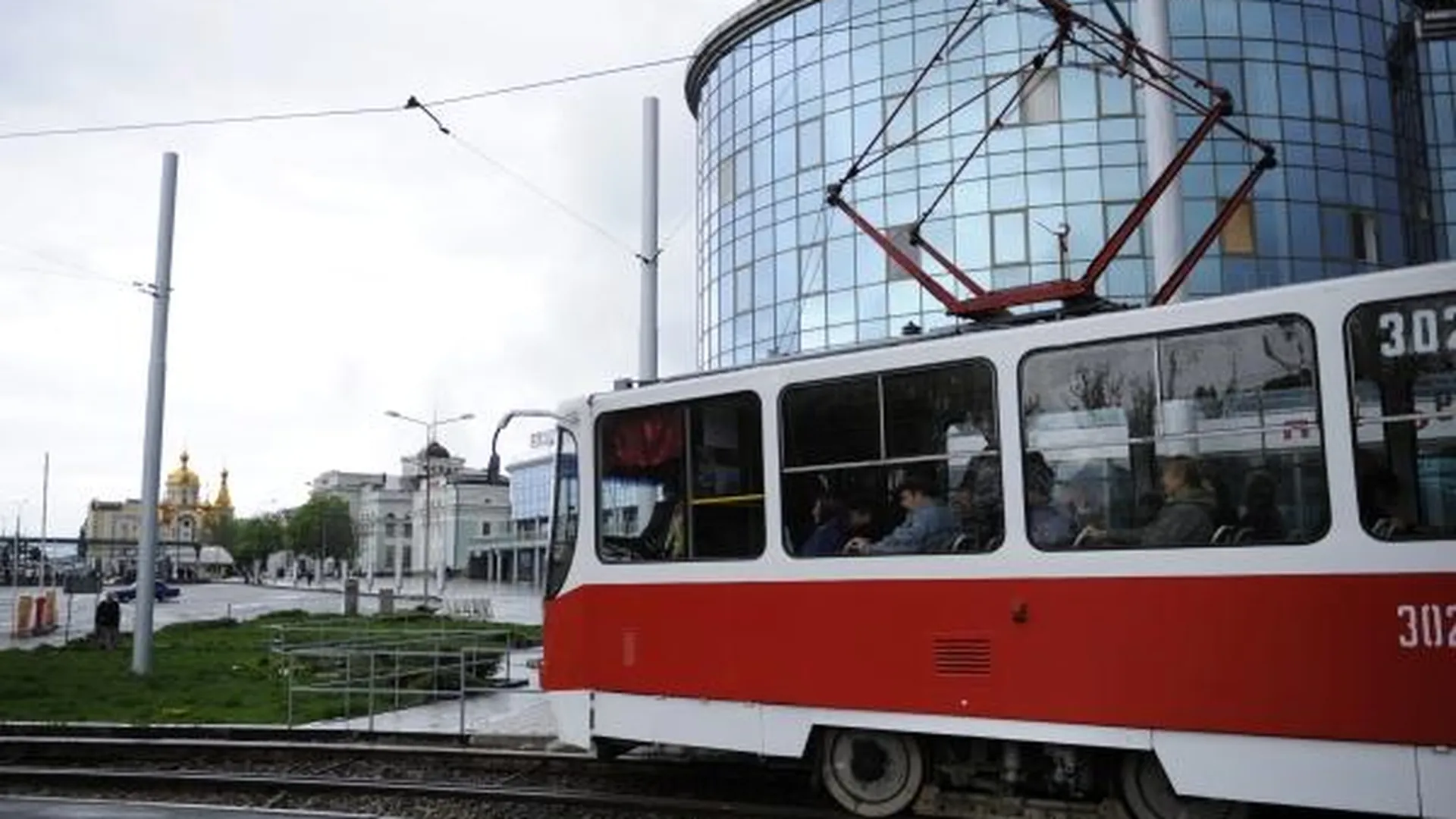 Трамваи и троллейбусы в Саратове отключили из-за долгов