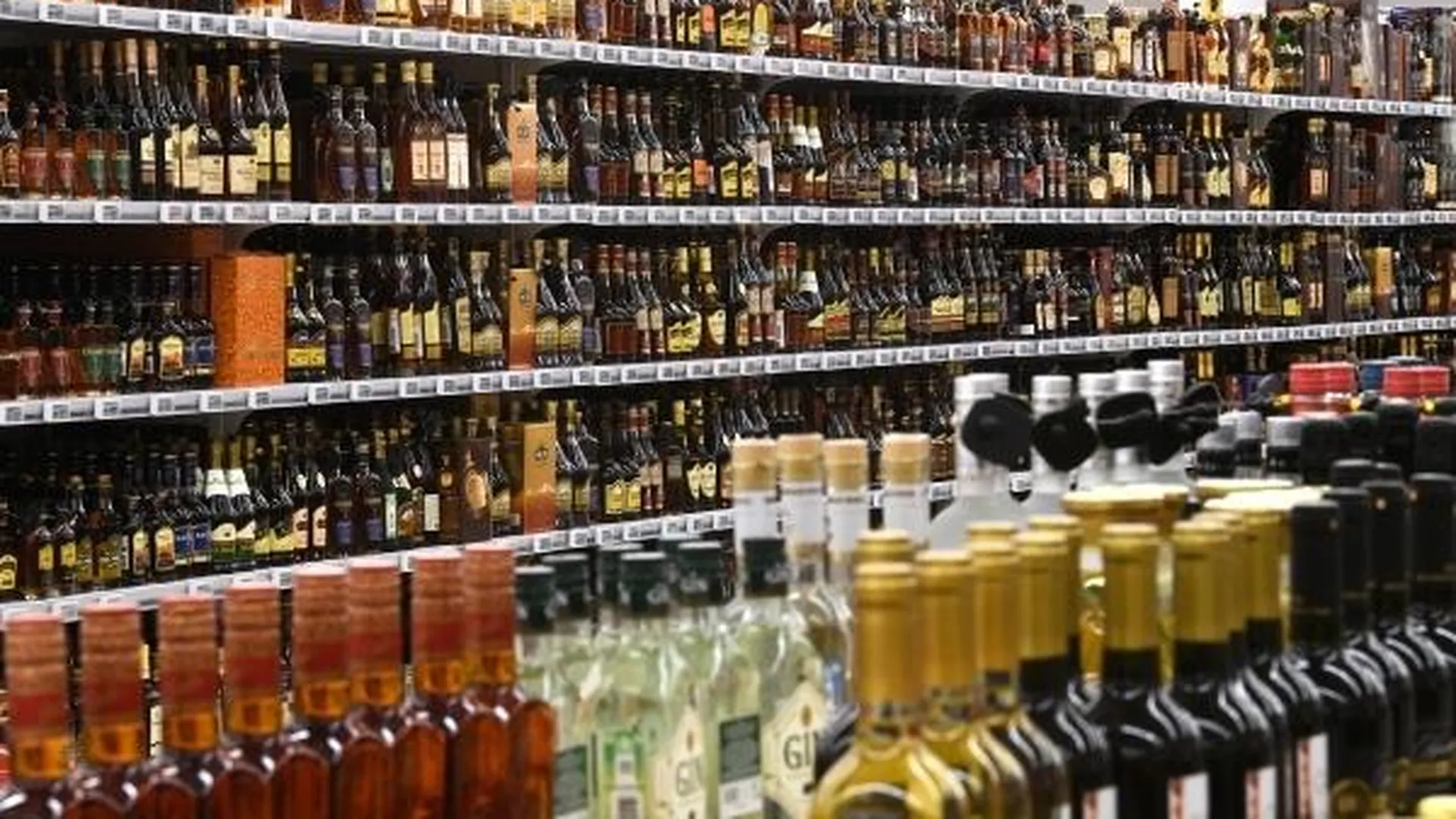 Врач раскритиковал предложение Минздрава запретить продажу алкоголя молодежи