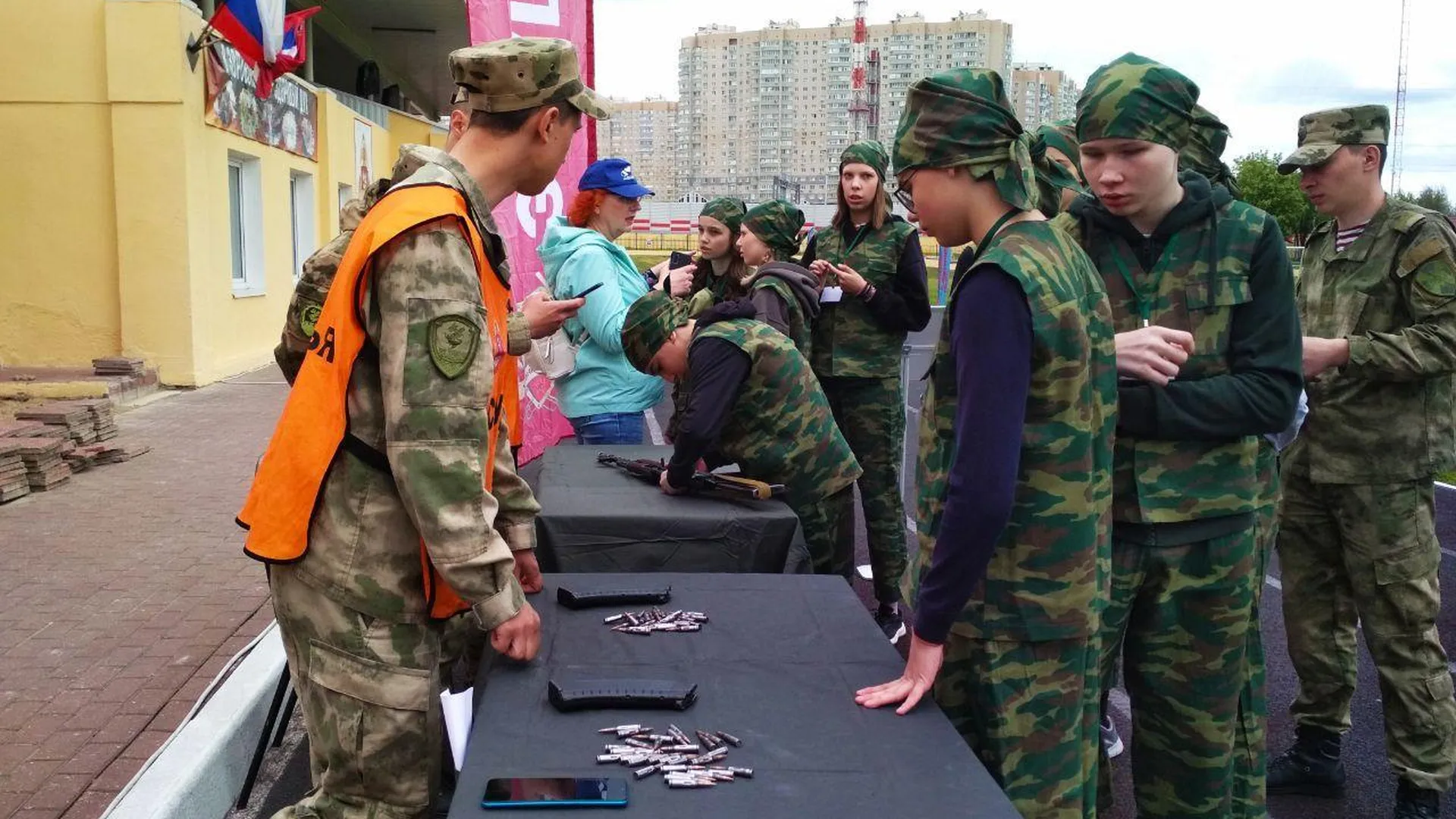 Школьники из Подмосковья и Донбасса собрались в Балашихе на «Зарнице»