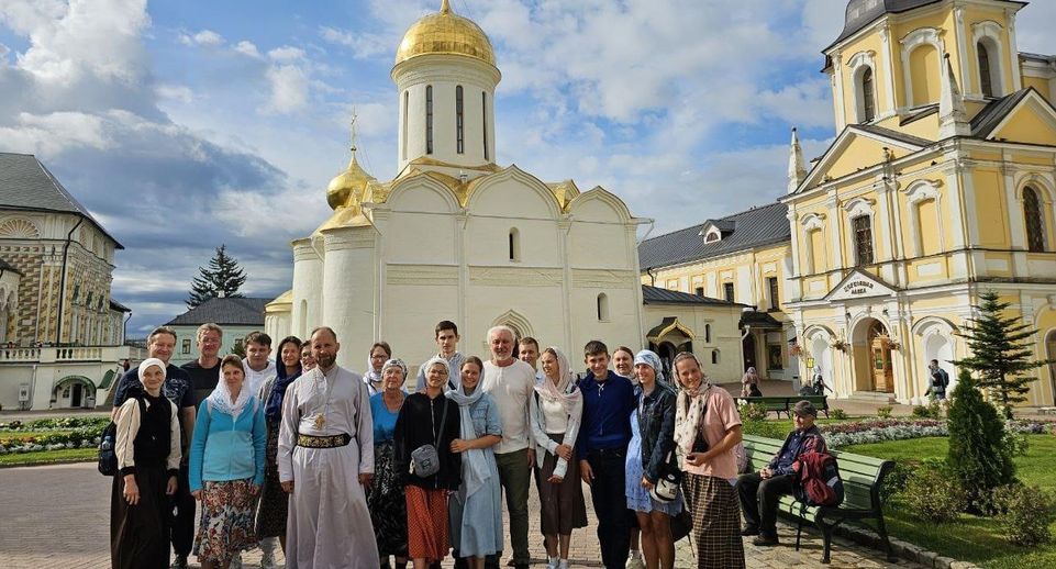 Жители Лобни совершили паломнический поход в Троице-Сергиеву лавру