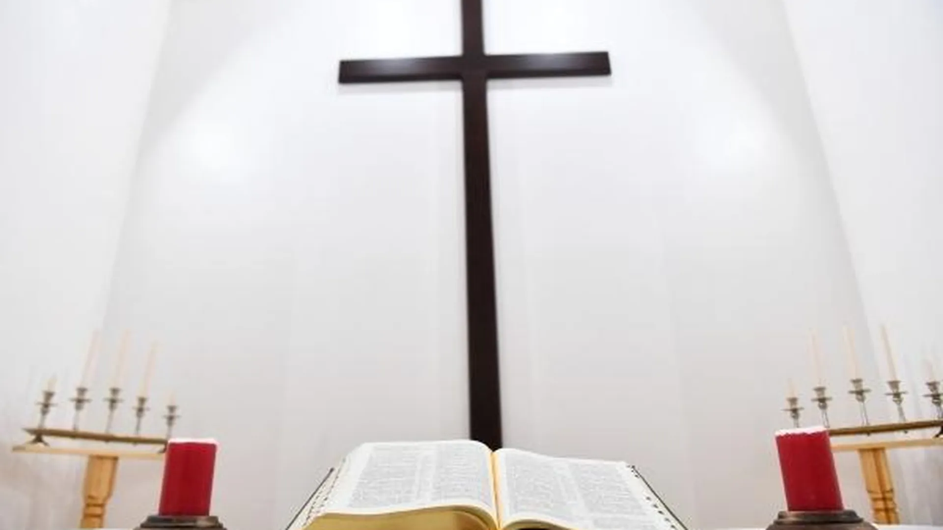 «Библия для детей» с гендерно-нейтральным Богом появилась в Германии