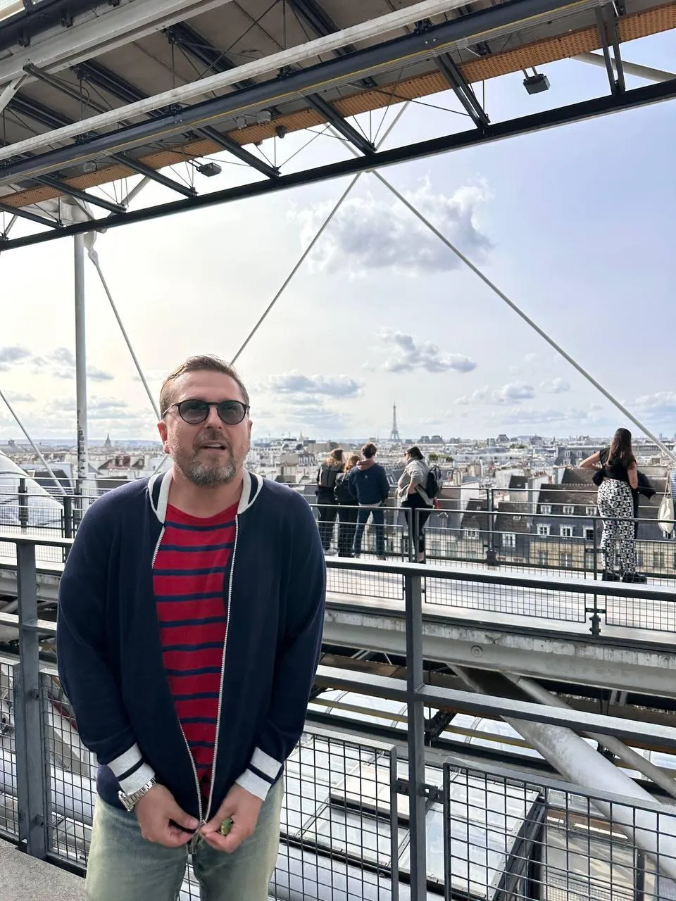 Кто такой украинский блогер Анатолий Шарий, почему на его дом в Испании ...