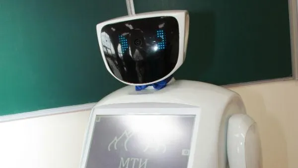 В Физтех-лицее в Долгопрудном появился робот-преподаватель