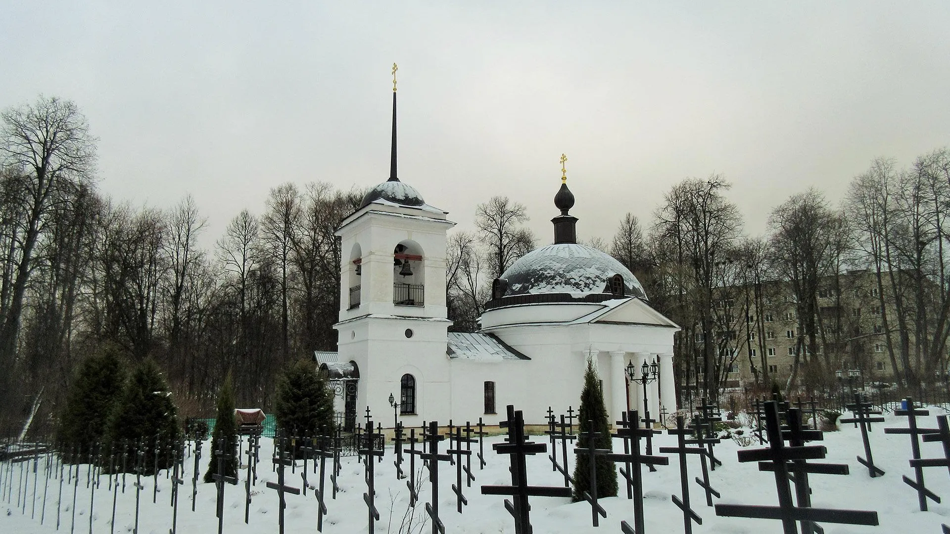 Кладбище церковь фото