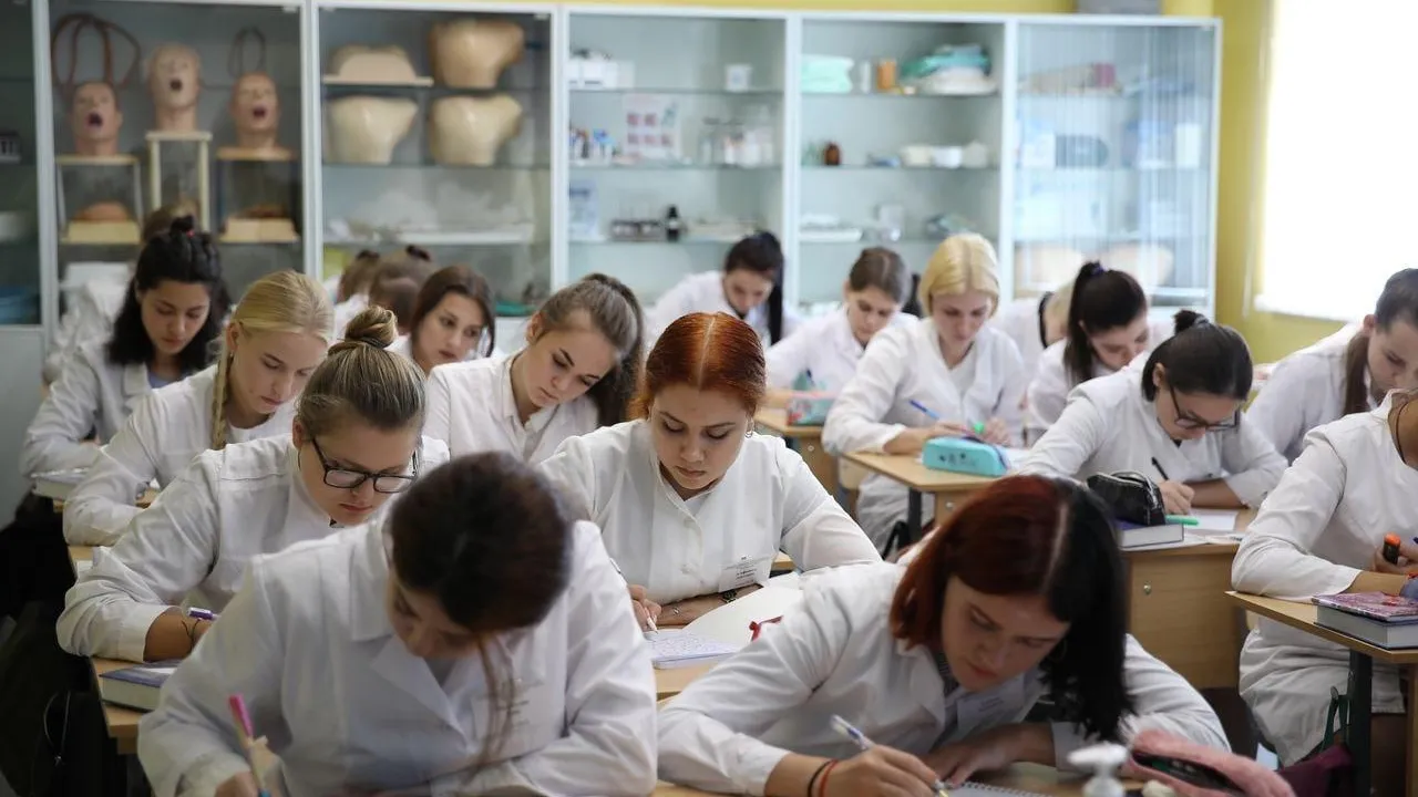 Почти три тысячи человек поступят в этом году в Московский областной медицинский колледж