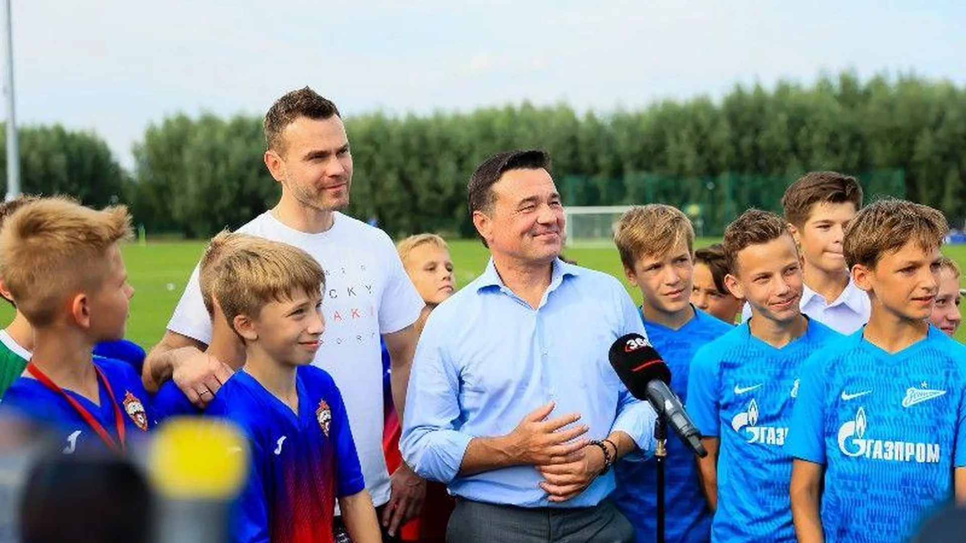 Андрей Воробьев поблагодарил Игоря Акинфеева за поддержку юных футболистов Подмосковья