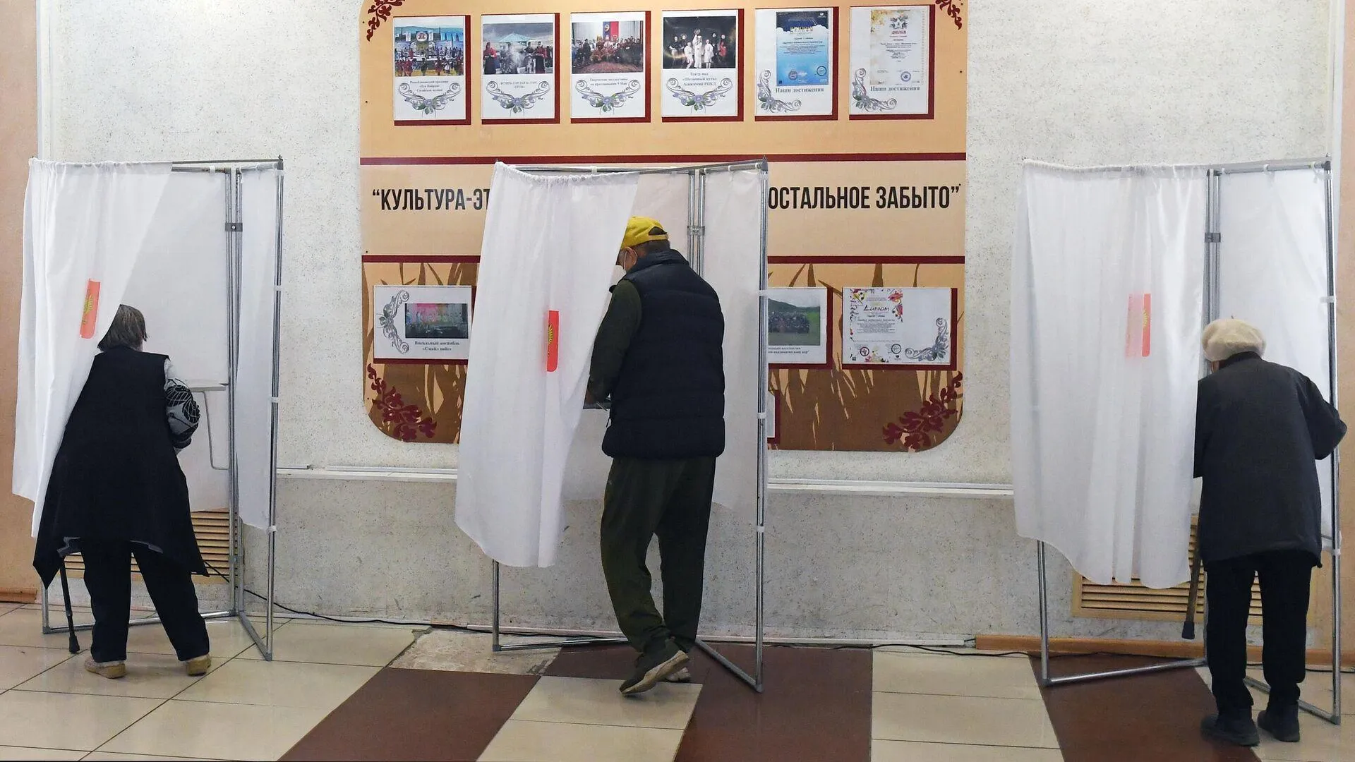 Обстановку на выборах в Ясиноватой показали на видео