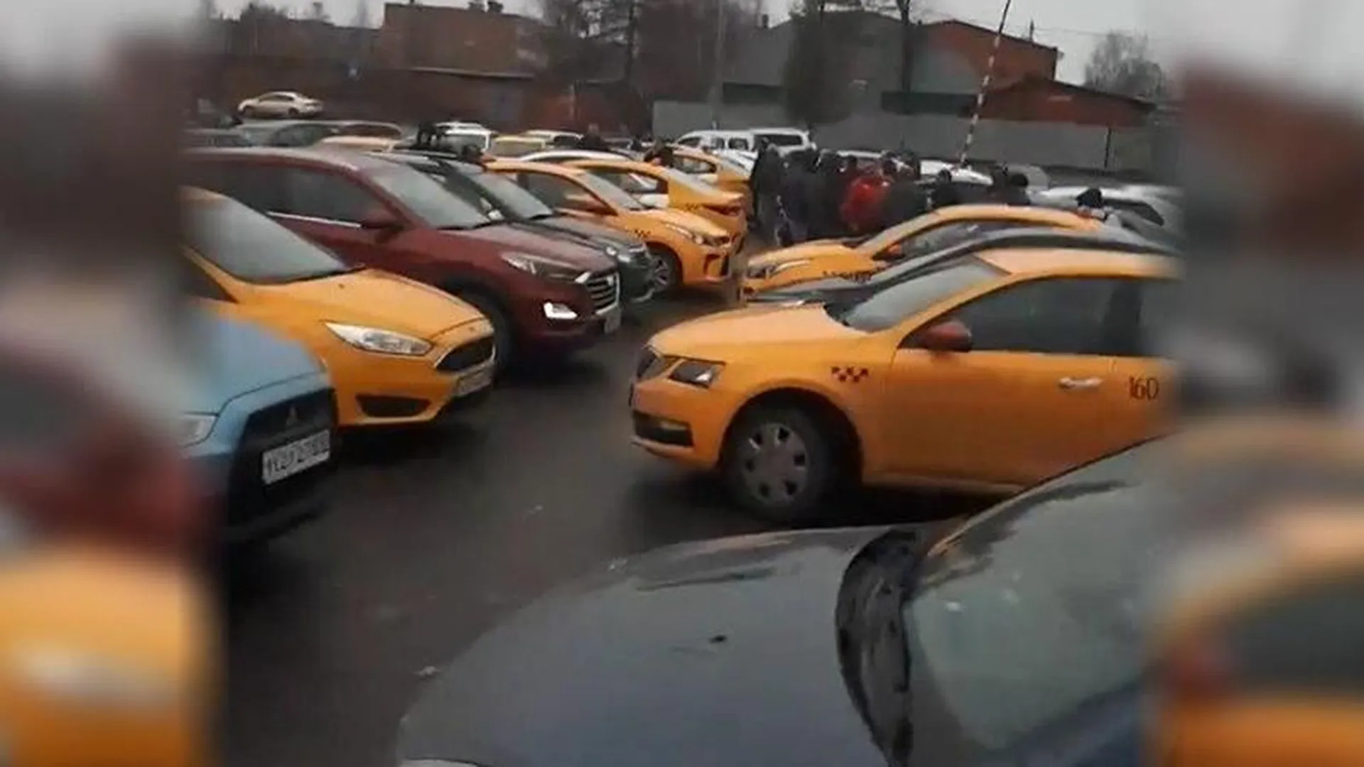 Подмосковные таксисты продолжат бойкотировать «Яндекс»