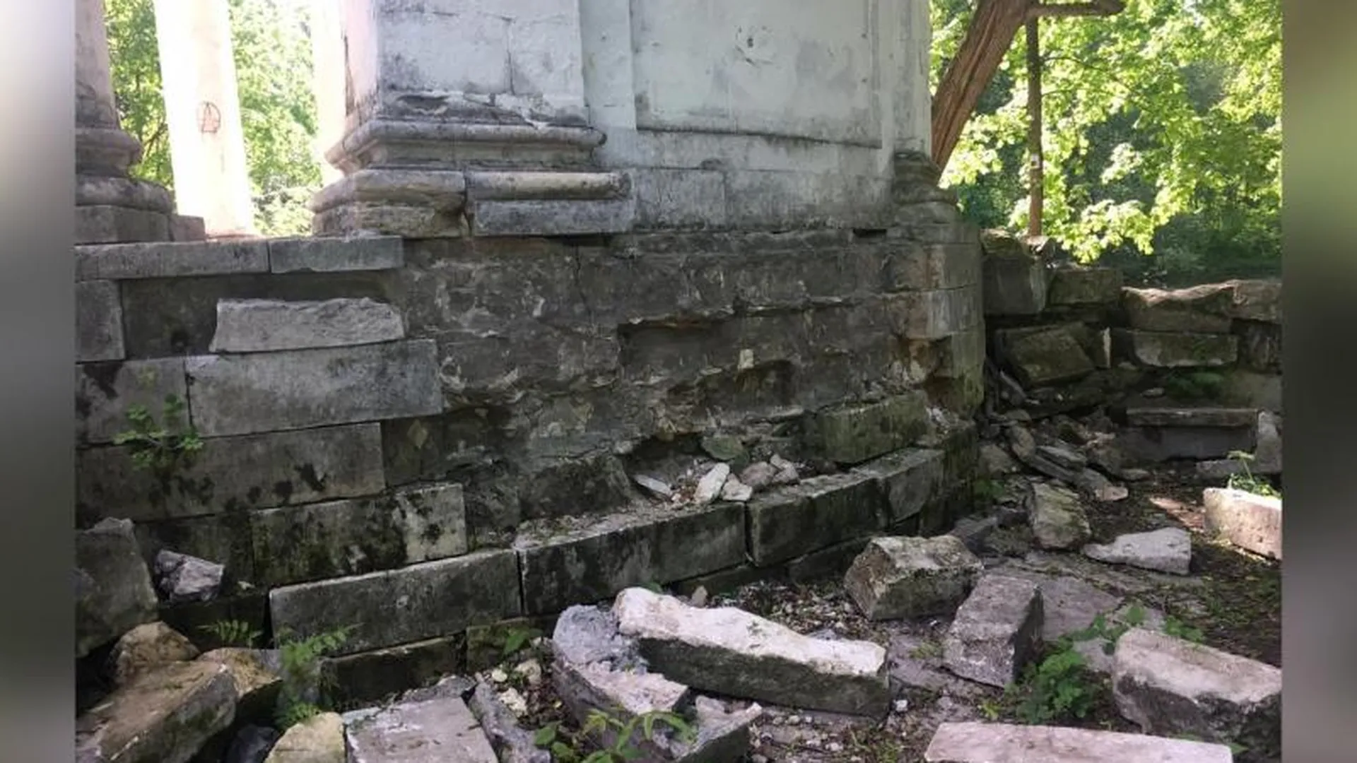 Вандалы атаковали усадьбу Быково в Раменском городском округе 