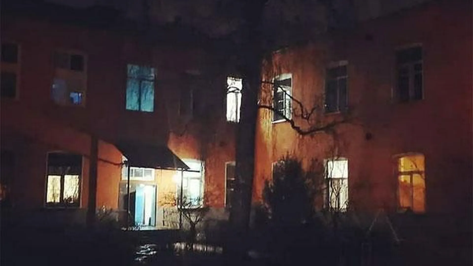 В поврежденный пожаром дом в Красноармейске начали подавать электроэнергию